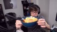 iiTzTimmy shows off his food while explaining why he won't join an esports organization (Image via Twitch/iiTzTimmy)
